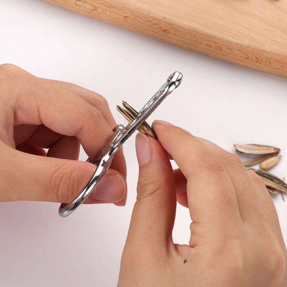 Dụng Cụ Kẹp Hạt Dưa Bằng Thép Không Gỉ Tiện Lợi