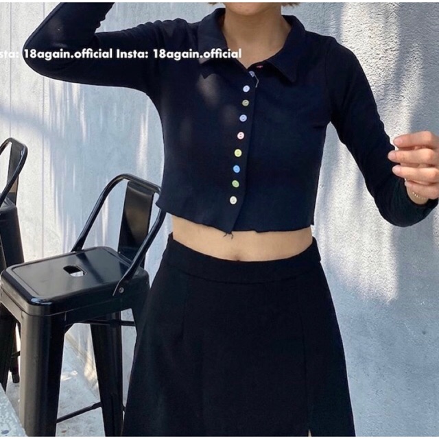 Áo croptop phối nút cầu vòng