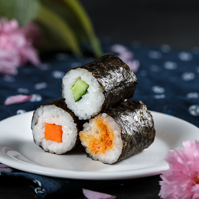 Bộ Khuôn Làm Cơm Nắm Kèm 5 Khuôn Làm Sushi Nhật Bản Tiện Dụng