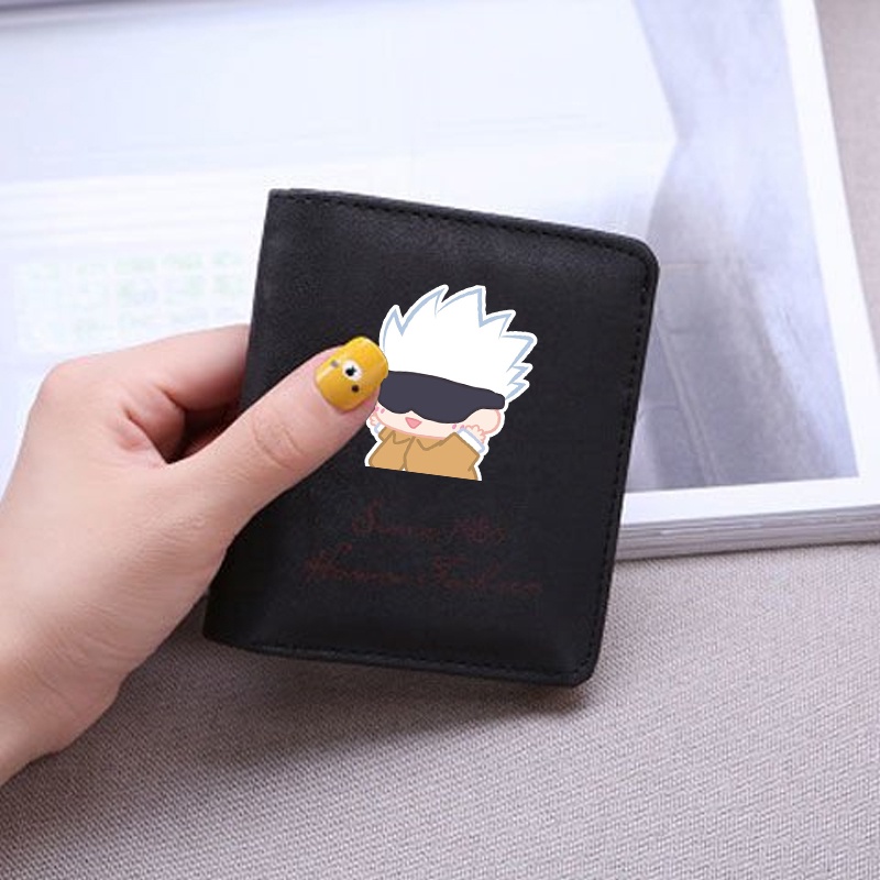 Ví ngắn đen cầm tay IN HÌNH JUJUTSU KAISEN VER TẬP THỂ DỤC đựng vật dụng nhỏ anime chibi