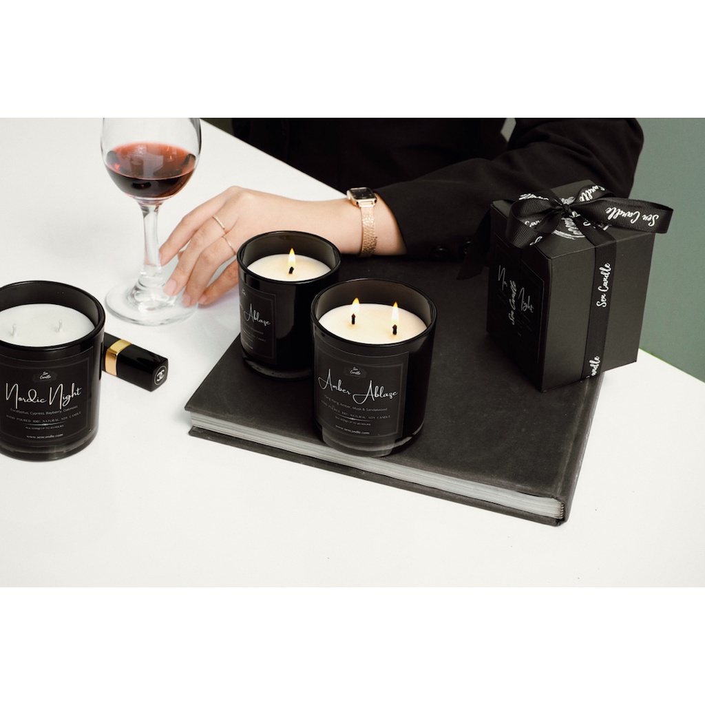 Nến thơm Sen Candle - Hổ phách phương Đông(Amber Ablaze - Nến thơm hương Ylang Ylang, hổ phách, xạ hương và gỗ đàn hương