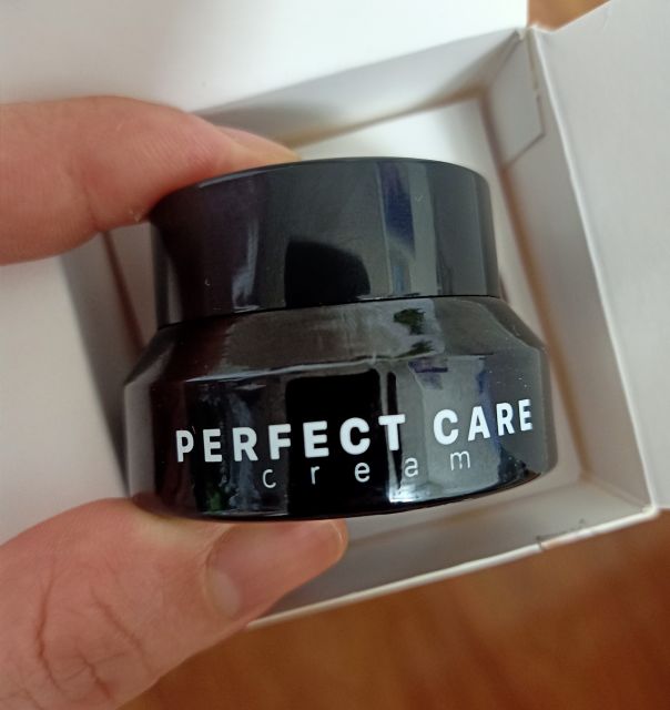 Kem ốc sên dưỡng trắng, tái tạo da ngày và đêm Perfect Care Narguerite (15G)