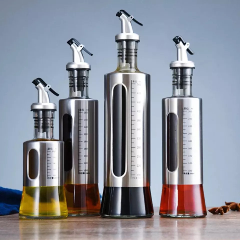 (tặng phễu nhựa) Chai Thủy Tinh bọc inox Đựng Dầu Ăn loại 200 , 300ml Chiết Rót Dầu, Nước Mắm Cao Cấp 200 ml
