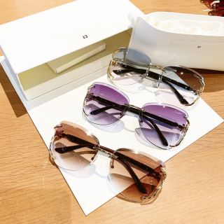 Mắt kính đẹp, thời trang, tôn thêm vẻ đẹp cho khuôn mặt của bạn. Cùng nhau bảo vệ đôi mắt đẹp nhé.