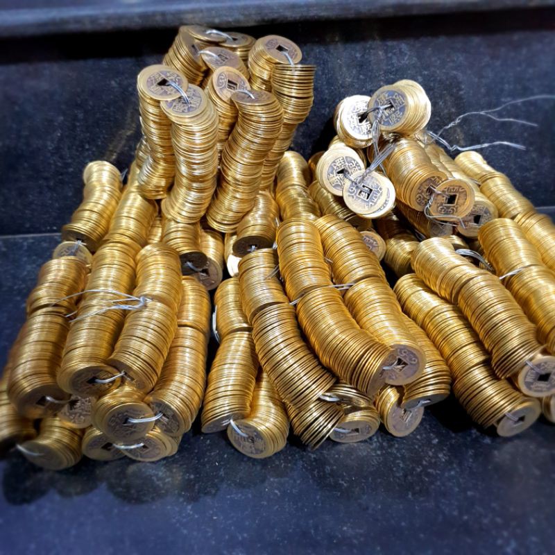 Đồng tiền xu cổ hút tài lộc phong thủy mang lại may nắm
