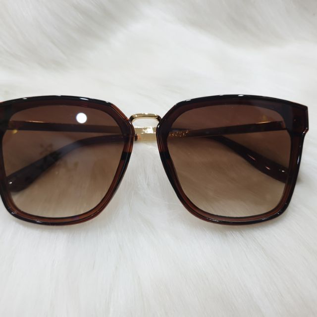 Kính mắt hàng hiệu