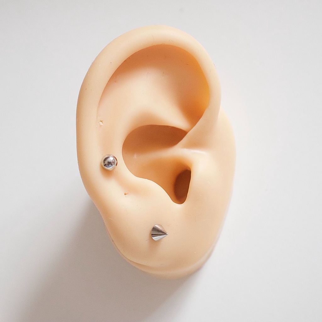 [1 Chiếc] Khuyên Tai Titan Unisex Hình Nhọn Bi Tròn Không Gỉ Sét Không Ngứa Bông Tai Julies Box 66