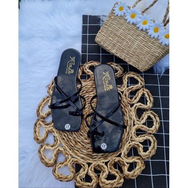 Dép Lê Nữ Mũi vuông Kiểu Dây Xỏ Ngón Đan Chéo Nhau Xinh Xắn Dễ Mang Và Rất Dễ Phối Đồ Chất Liệu Si Bóng - L0013