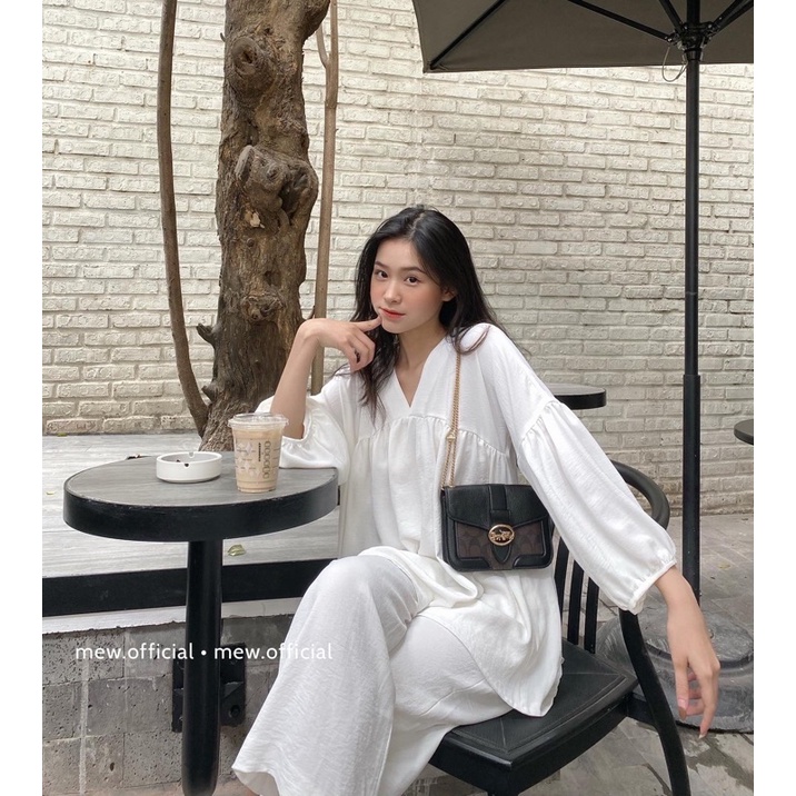 Áo babydoll cổ V dáng xoè, ảnh MEW chụp thật