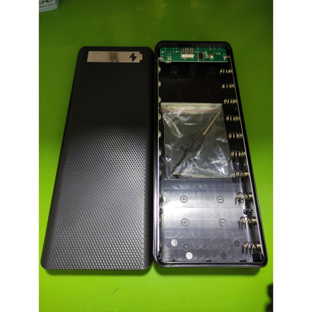 Vỏ sạc dự phòng có lò xo 10 cell 3 cổng vào màn hình LCD cực chuẩn nắp bắt vít cao cấp
