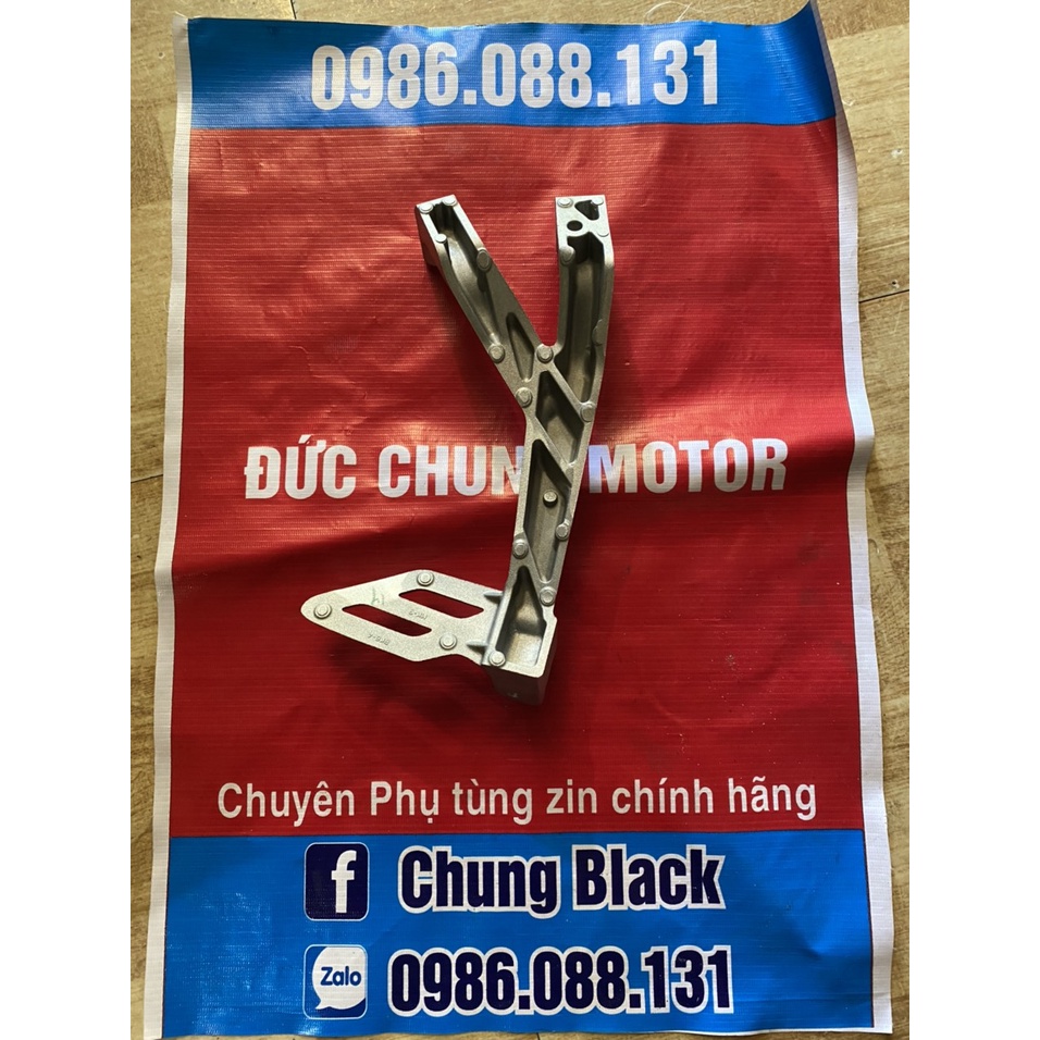 Báng để chân sau trái R15v3 Zin chính hãng