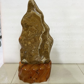 Cây đá, trụ đá màu vàng nâu cao 59 cm nặng 22 kg tự nhiên cho người mệnh Kim và Thổ (cung Phú Quý)