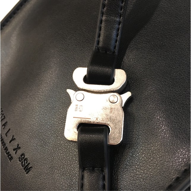 Túi đeo 1017 ALYX 9SM leather passport crossbody bag ss20