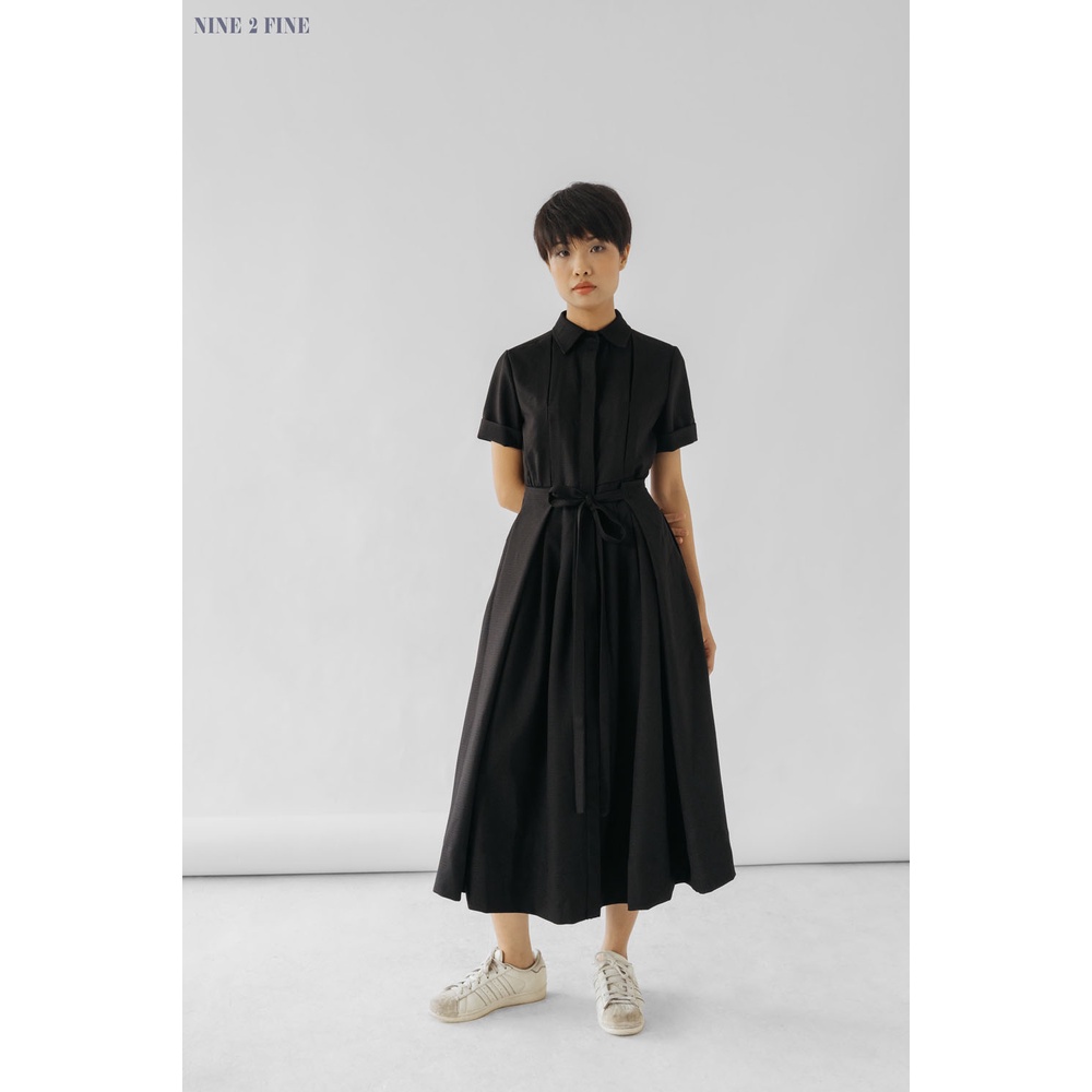 NINE 2 FINE - Váy sơ mi dáng suông cổ đức buộc dây trước sang trọng màu đen