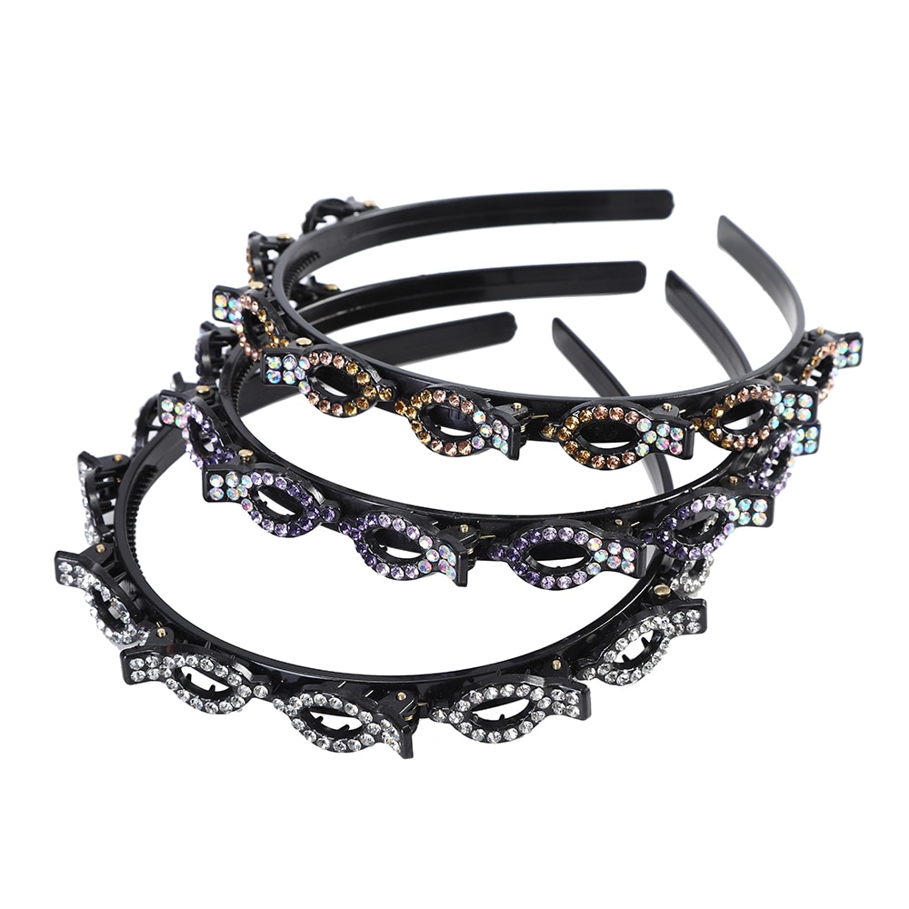 Cài tóc màu đen tạo kiểu thời trang cho nữ