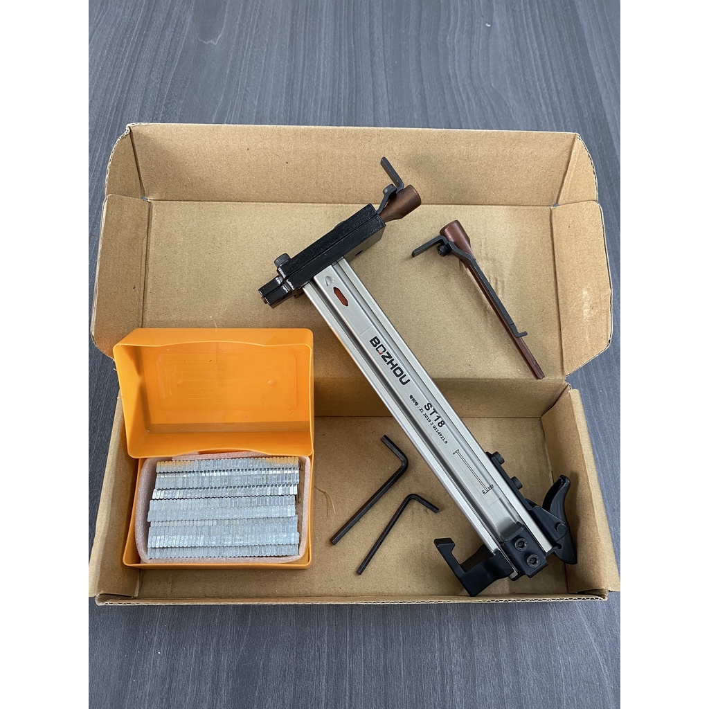 Bộ dụng cụ đóng đinh thủ công ST18 kèm hộp đinh và đầu búa đóng đinh