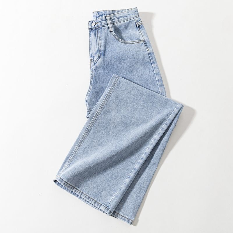 Outfit quần bò và áo khoác len Lisa  Blackpink trong thanh xuân có bạn