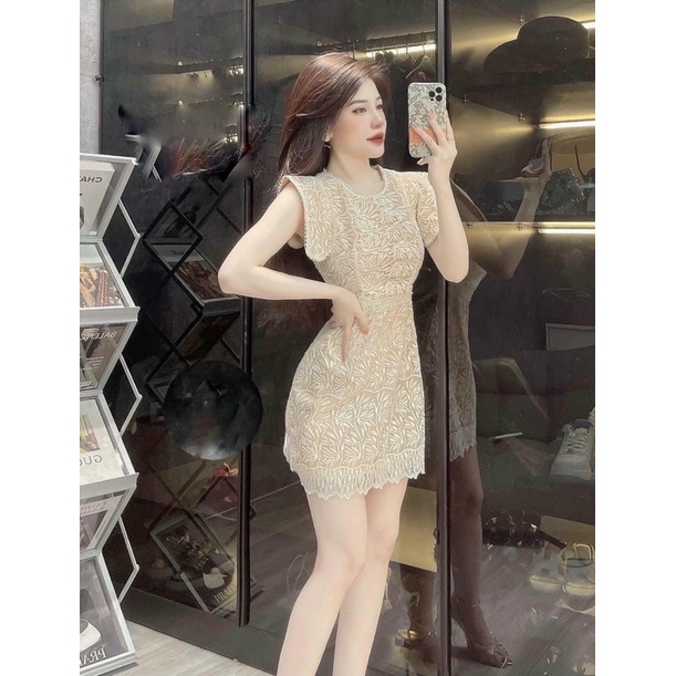 Váy ren hoa nổi xoè bèo tay