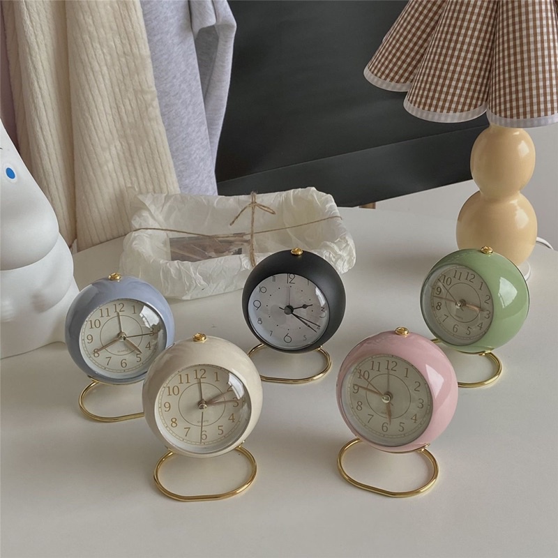 Đồng hồ để bàn decor phong cách Retro