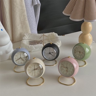 Đồng hồ để bàn decor phong cách Retro
