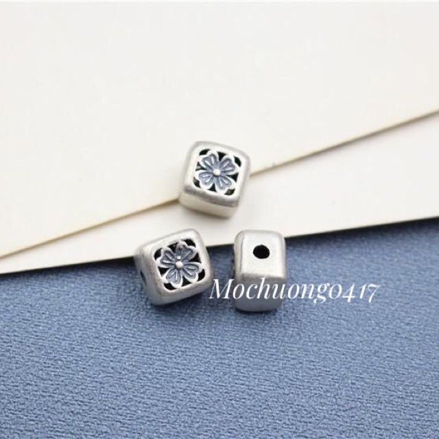 Charm vuông cỏ 4 lá - MH047