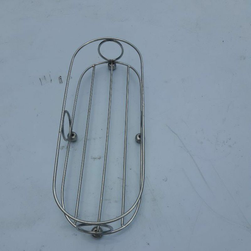 Kệ inox để gia vị trên bàn tiện dụng
