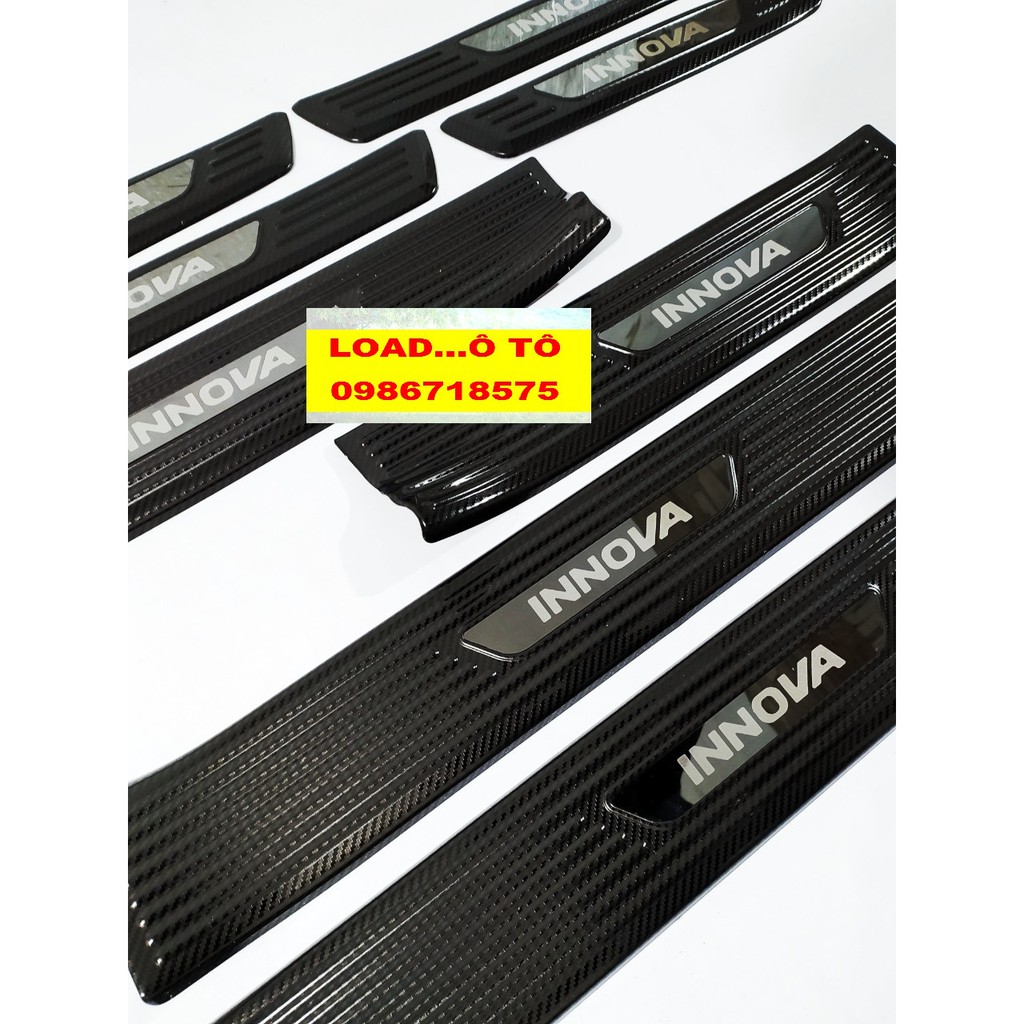 Ốp Bậc Cửa, Nẹp Bước Chân Trong Ngoài Xe Toyota Innova 2023-2017 Chất Liệu Vân Carbon Cao Cấp