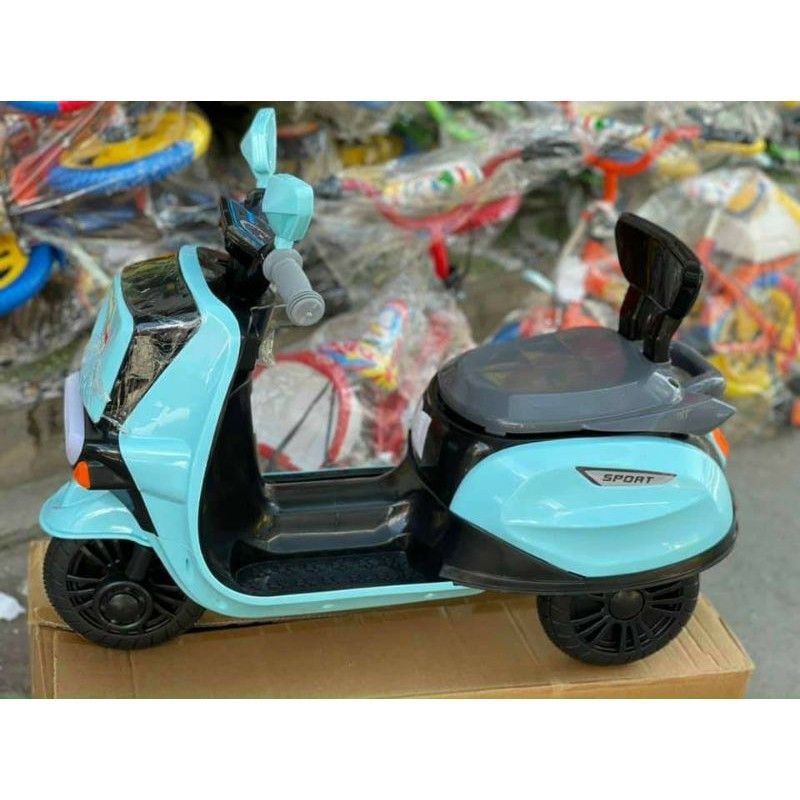 Xe điện Vespa cho cậu ấm cô chiêu