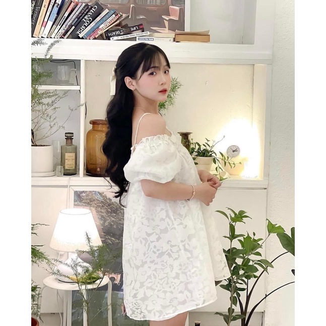 Váy babydoll chất kim sa hoa nổi trễ vai dây yếm cúc ngọc tiểu thư Phong cách Hàn Quốc (TTA141)