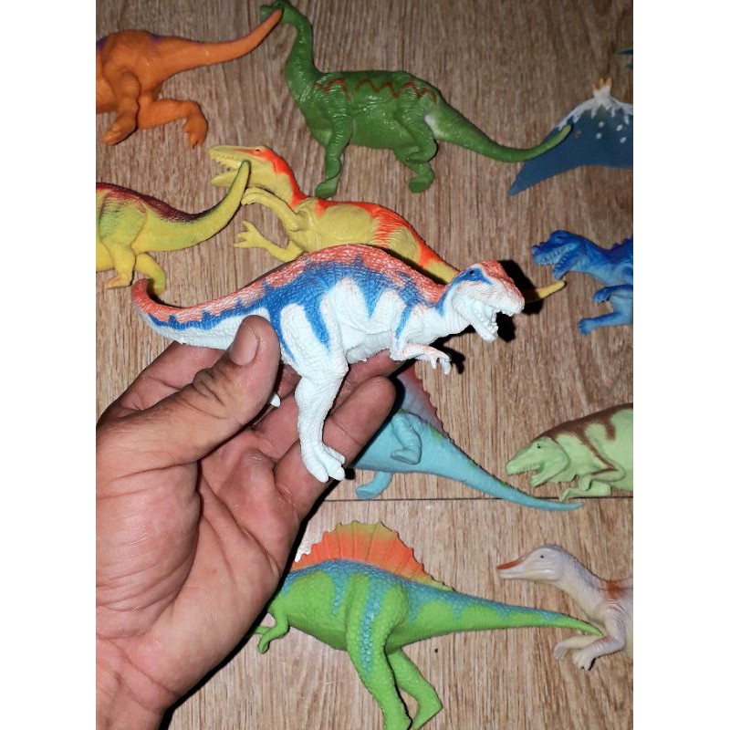 Sét 12 con khủng long bằng nhựa kích thước dài 16 cm và cao 12 cm