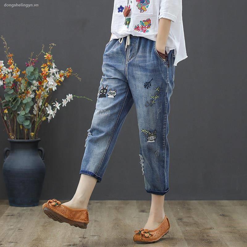 Quần jean lưng cao dáng rộng thêu họa tiết thời trang cá tính cho nữ