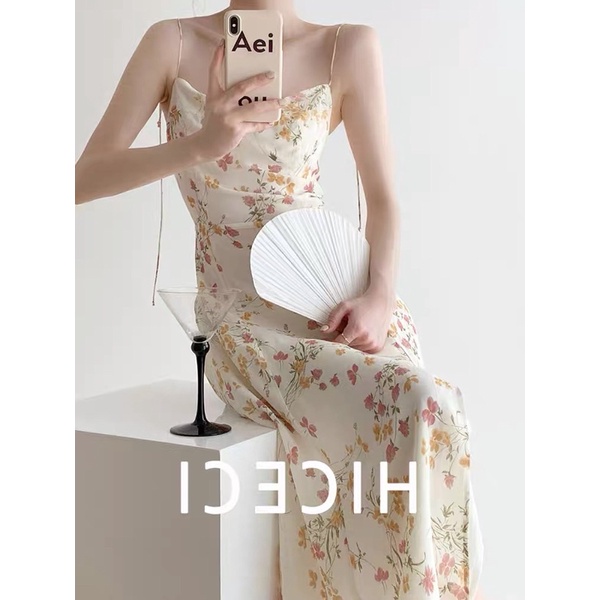 Váy xẻ tà hoa nhí giống cô Park siêu hot