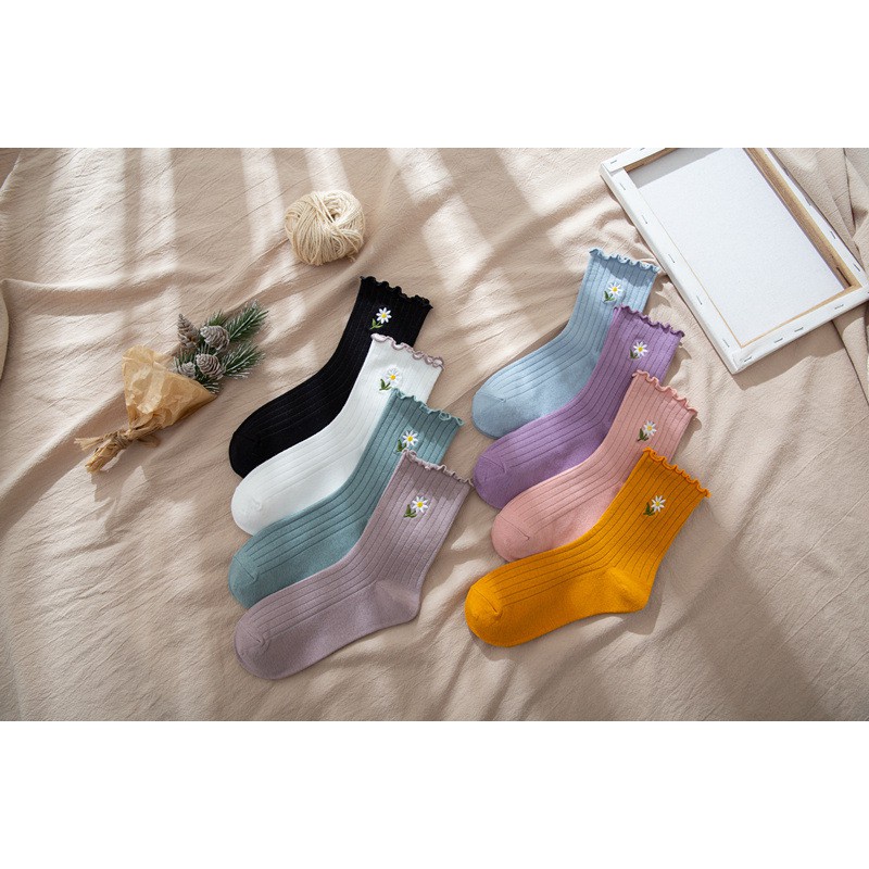 Vớ Nữ Cổ Cao Thêu Hoa Cúc Hàn Quốc