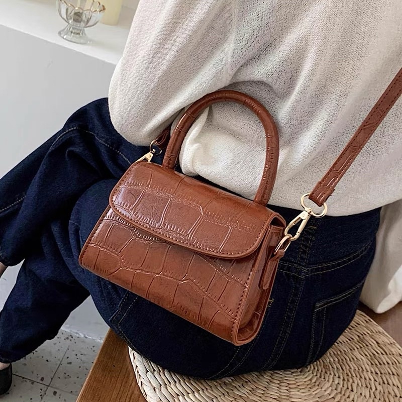 Túi xách nữ đeo chéo cầm tay da mềm dập vân cá sấu Zuliashop8386