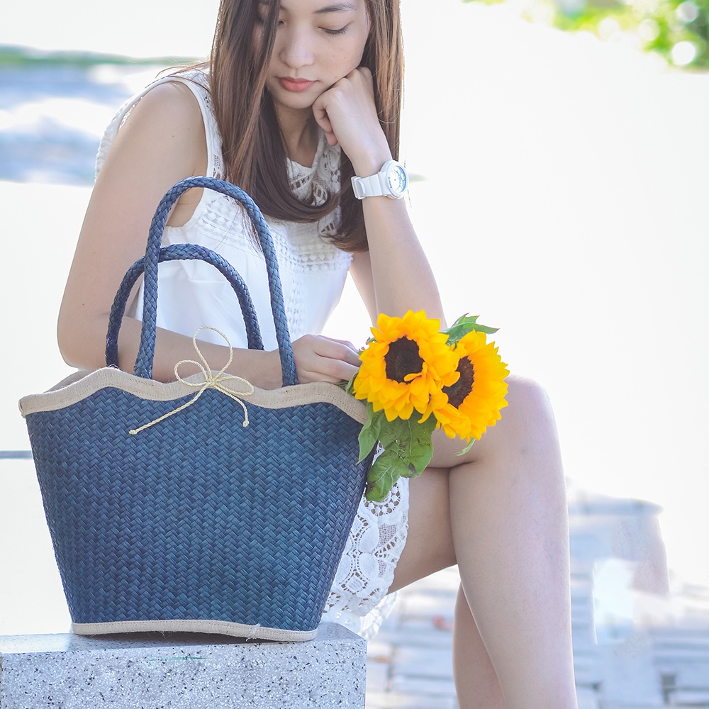 Giỏ cỏ bàng đi biển dáng lượn sóng vẽ hoa