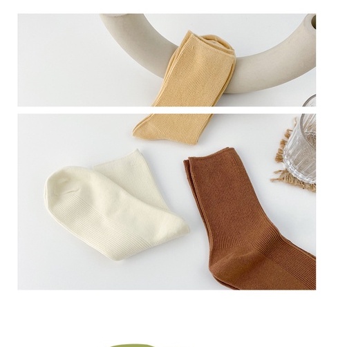 Vớ màu trơn cao cổ điển.