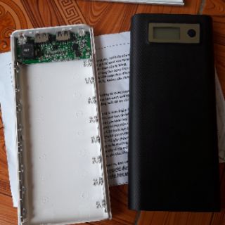 Box sạc dự phòng lắp 8 cell pin