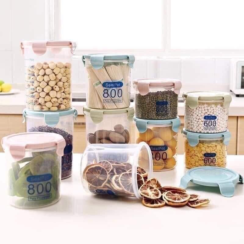 Set 3 Hộp Nhựa Đựng Thực Phẩm, Gia Vị Các Kích Thước Sealpot  Chống Tràn Để Tủ Lạnh Có Vạch Chia Định Mức