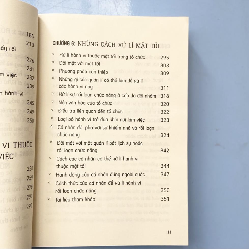 Sách: Mặt Tối Nơi Công Sở - Xử Lí Những Hành Vi Khiếm Nhã, Rối Loạn Chức Năng Và Lệch Lạc - Minh Long