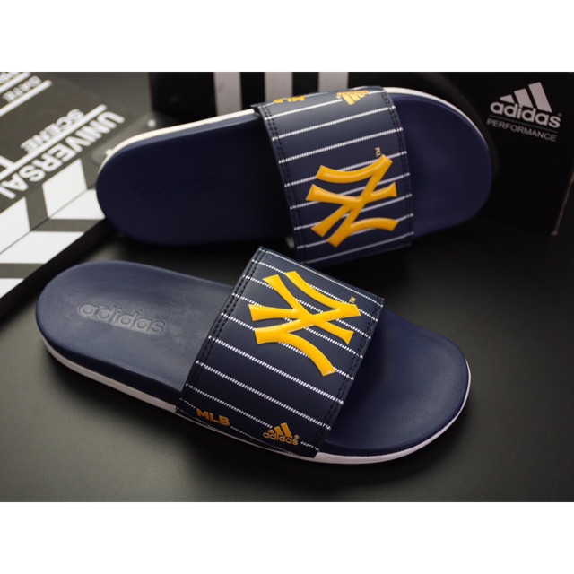 Dép adidas NY mang cực êm chân.