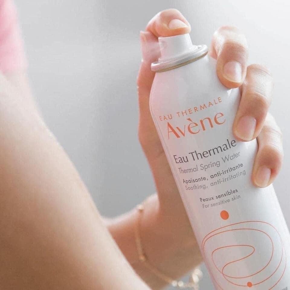 Xịt Khoáng Cấp Nước &amp; Giảm Kích Ứng Avene Thermal Spring Water Spray 300ml