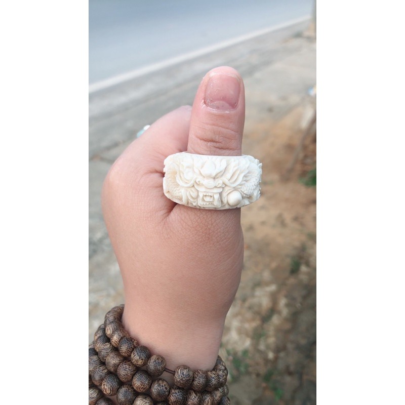 Nhẫn xương mỹ nghệ thật trạm khắc đầu rồng oai vệ ib tư vấn size