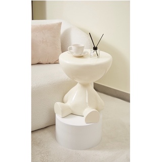 Bàn cafe mini hình động vật đặt cạnh sofa phong cách Bắc Âu