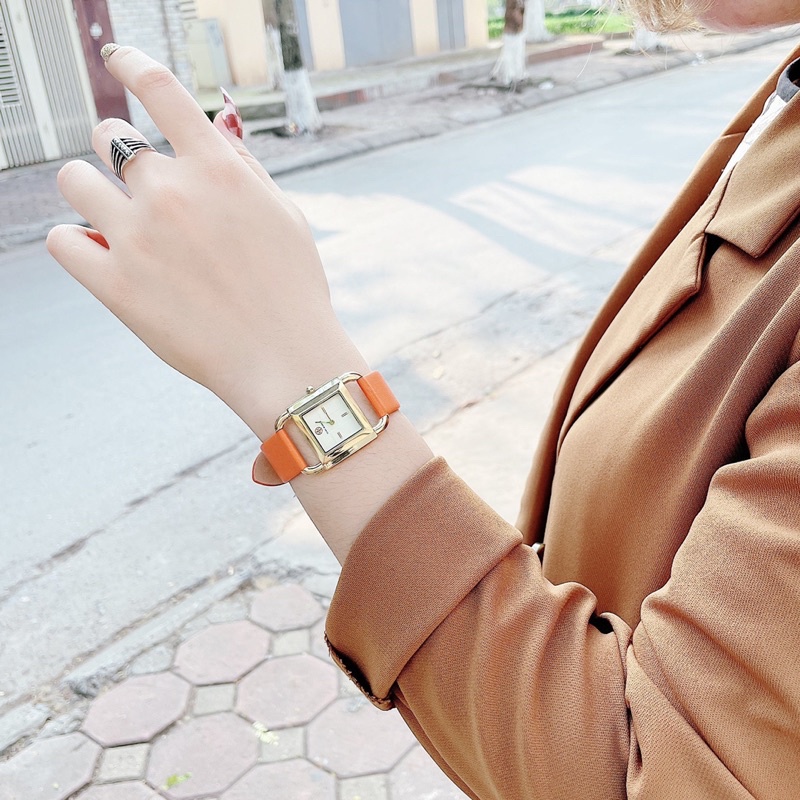 Đồng Hồ Nữ Tory Burch Màu Cam Trẻ Trung