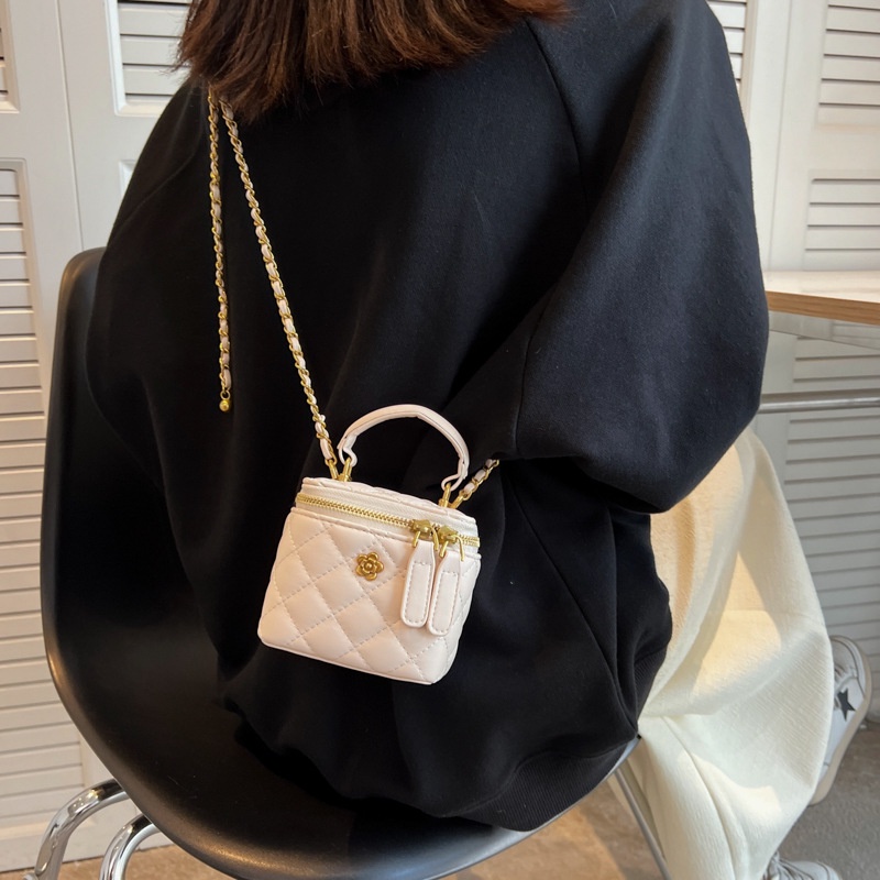 Túi Đeo Chéo Dây Xích Thời Trang Hè Hàng Mới Chất Lượng Cao 2022 Dành Cho Bạn Nữ