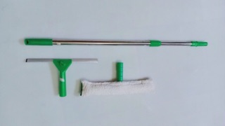 Dụng cụ lau kính