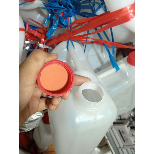 Can Nhựa Đựng Nước