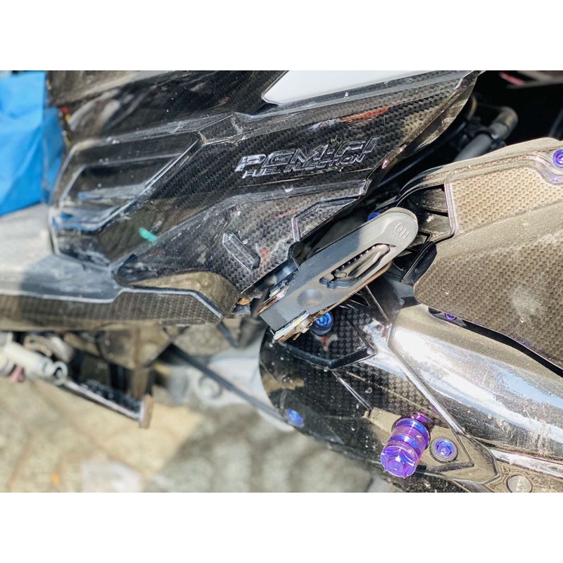 Gác chân Ducati cho xe Honda và Yamaha