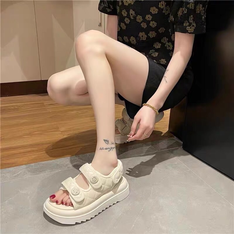 Sandal nữ hoa trà quai da trần chỉ đế cao 4cm