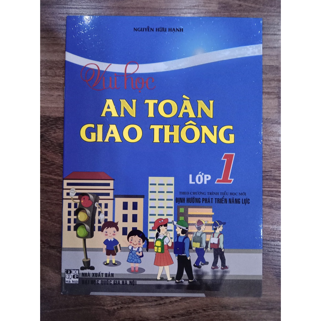 Sách - Vui Học An Toàn Giao Thông Lớp 1 (Theo Chương Trình Tiểu Học Mới Định Hướng Phát Triển Năng Lực)